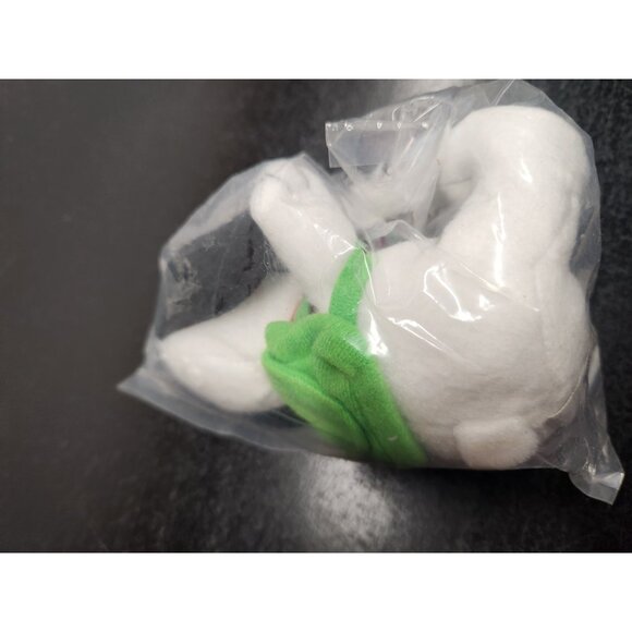 Metlife 2016 Snoopy Plush Toy With Red Bow Tie & Green Scarf  Peanuts Character - Picture 3 of 5